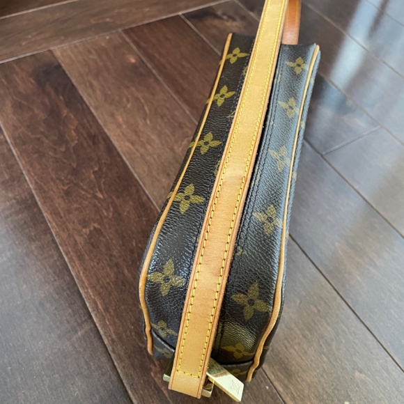 Louis Vuitton Monogram Pochette Cite PM - Picture 5 of 7